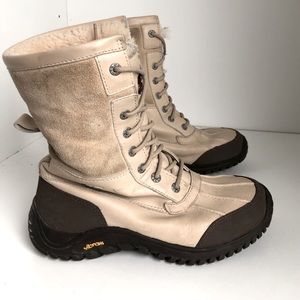 Ugg Adirondack boots, cream. Size 9. EUC